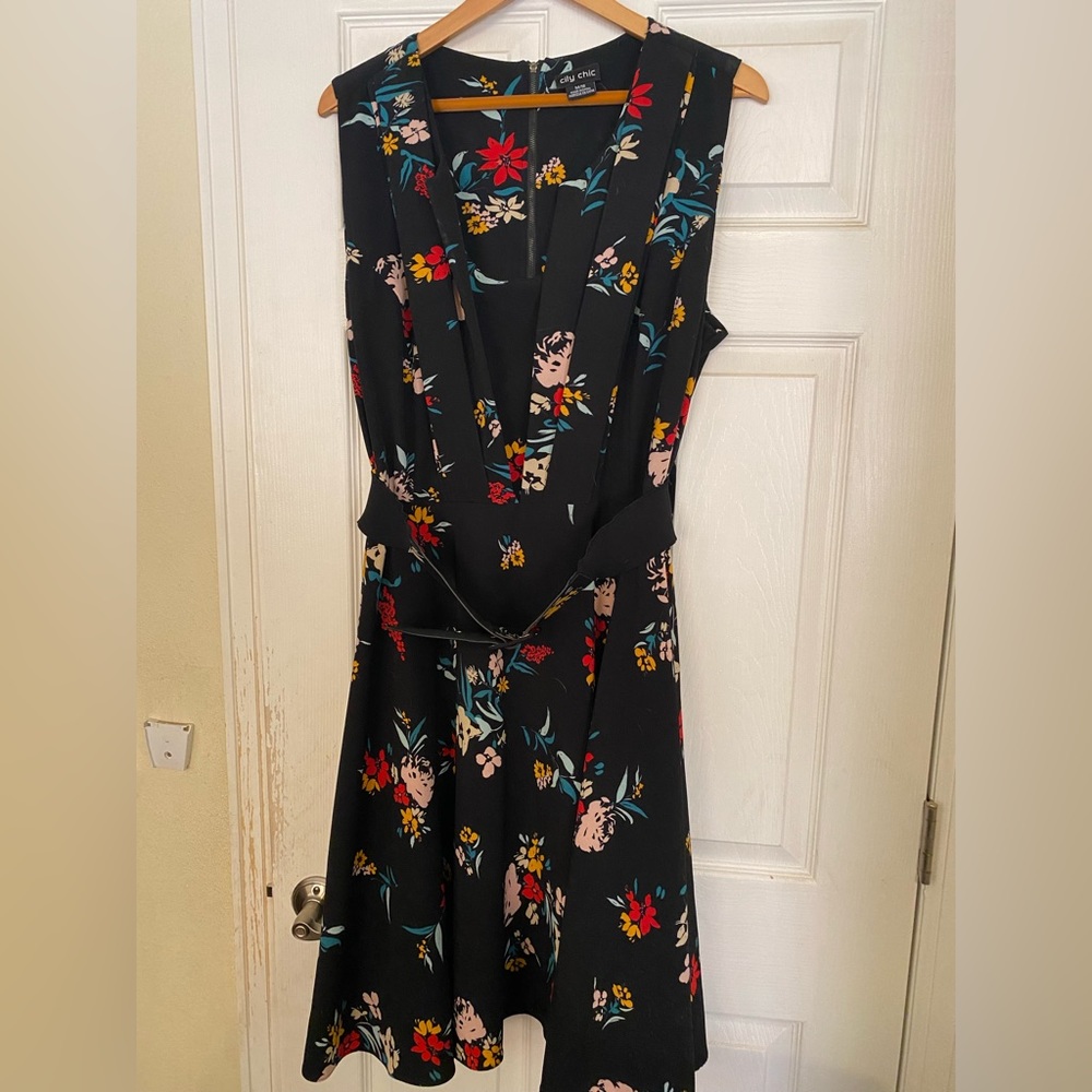 City Chic knee-length dress. M/18
